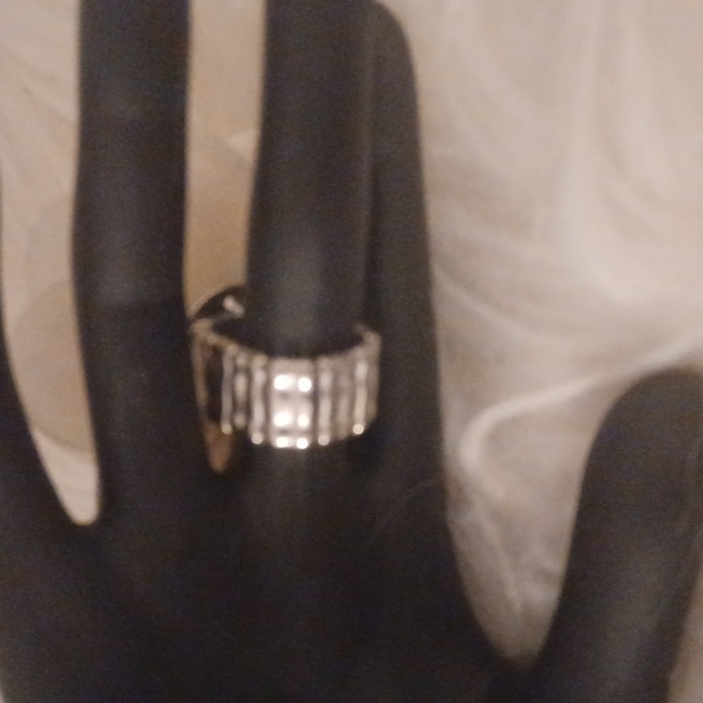 Oyster Shell Flower Ring - Picture 4 of 4